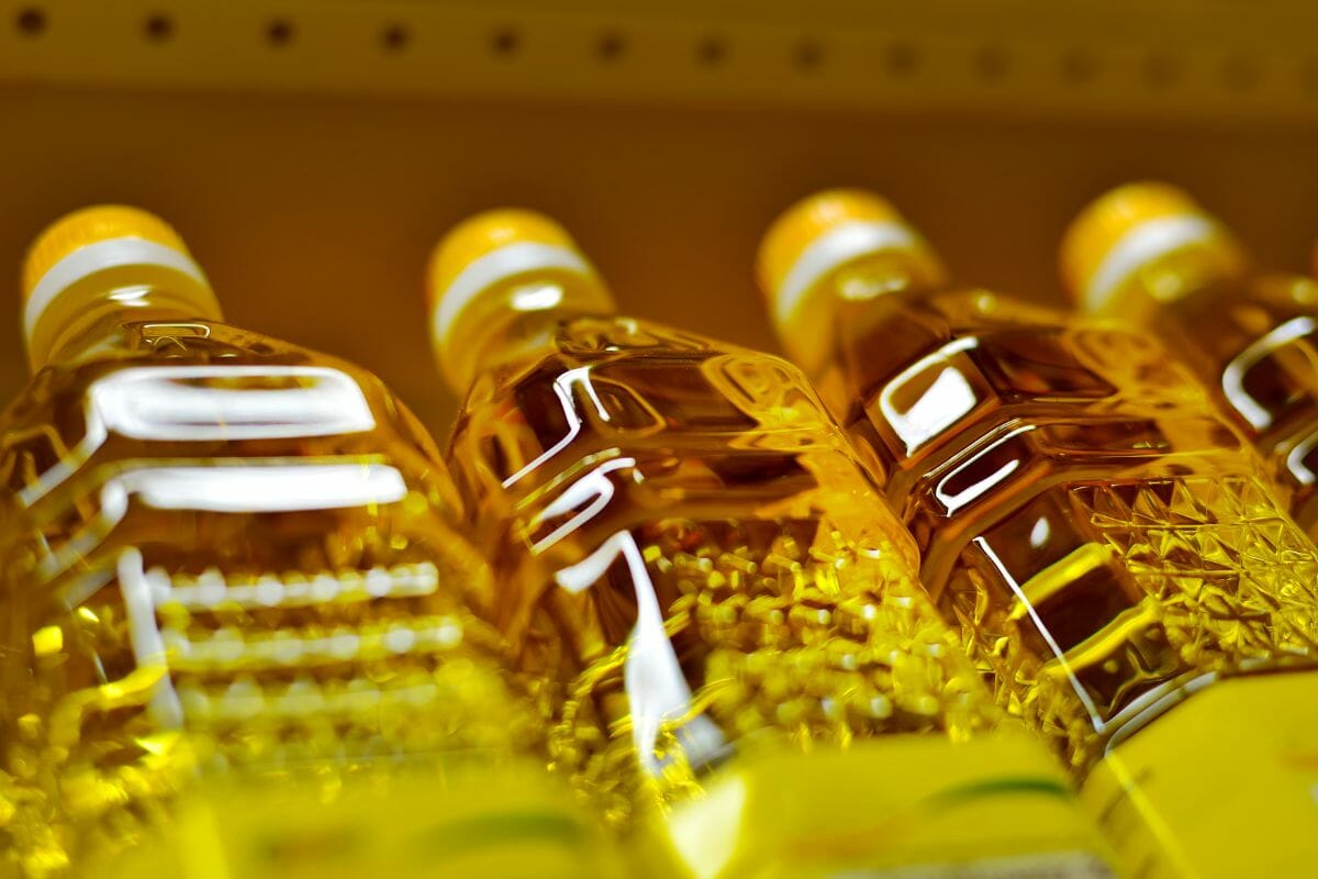 Does Cooking Oil Ever Go Bad? What To Look Out For The Rusty Spoon